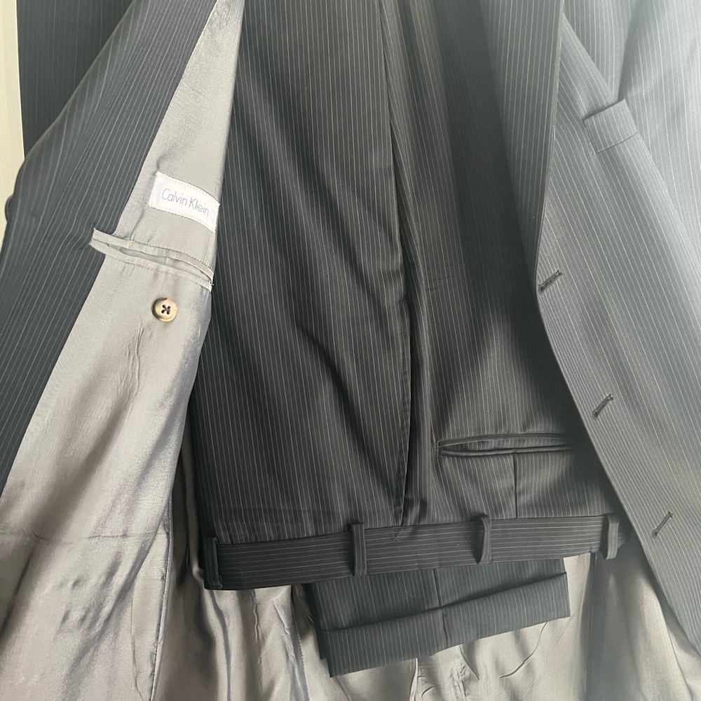 Calvin Klein Men’s Suit, 42R Classic Fit, Black Pinstripe, Wool